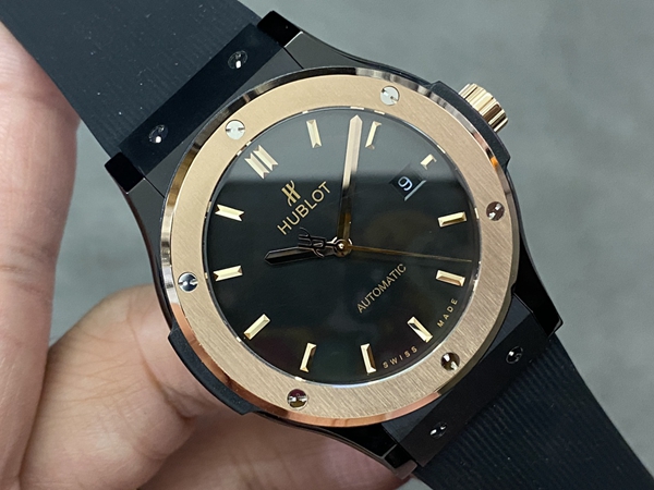 ウブロコピー時計着用イメージ